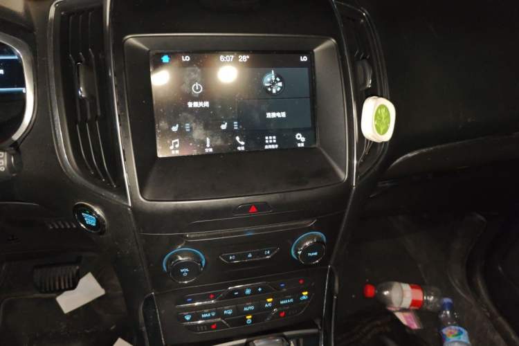 Used Ford Edge 2016 EcoBoost 245 Two-Wheel-Drive Titanium 7-Seater Audio And AC Panel