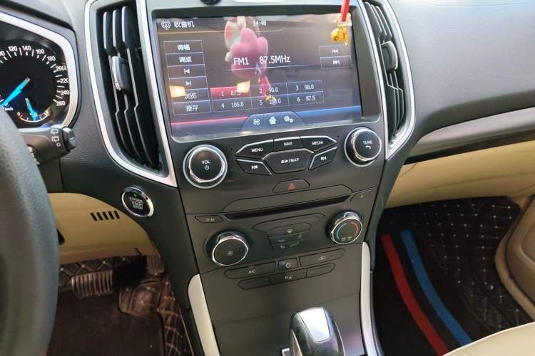 Used Ford Edge 2016 EcoBoost 245 Two-Wheel-Drive Titanium 5-Seater Audio And AC Panel