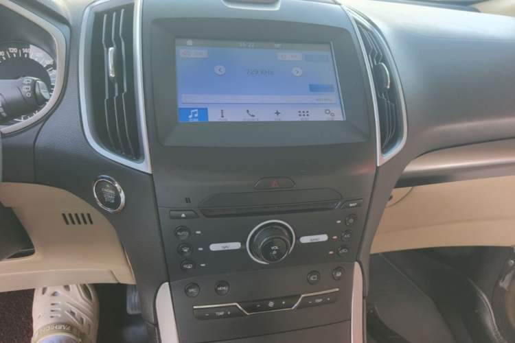 Used Ford Edge 2016 EcoBoost 245 Two-Wheel-Drive Titanium 5-Seater Audio And AC Panel