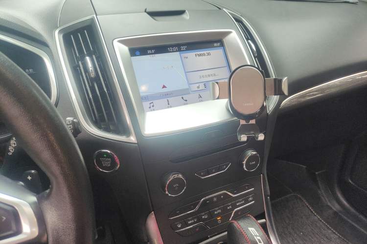 Used Ford Edge 2016 EcoBoost 245 Four-Wheel Drive Titanium Edition 7-Seater Audio And AC Panel