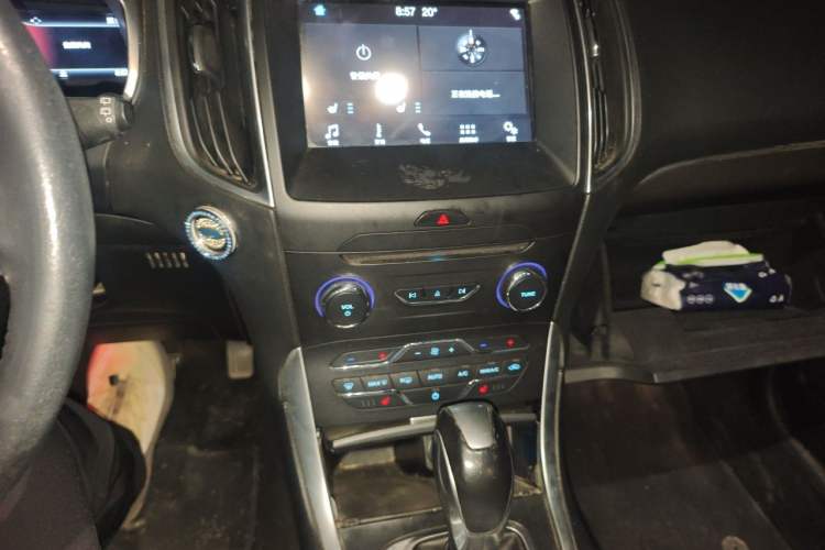Used Ford Edge 2016 EcoBoost 245 Two-Wheel-Drive Titanium 7-Seater Audio And AC Panel