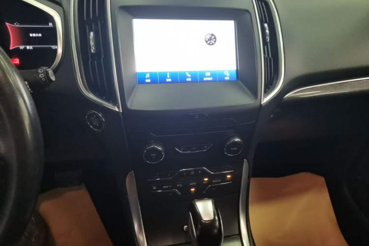Used Ford Edge 2016 EcoBoost 245 Two-Wheel-Drive Titanium 7-Seater Audio And AC Panel