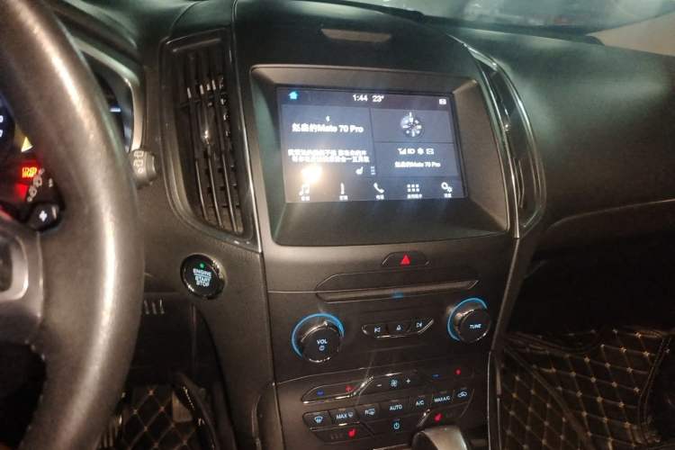 Used Ford Edge 2016 EcoBoost 245 Two-Wheel-Drive Titanium 7-Seater Audio And AC Panel