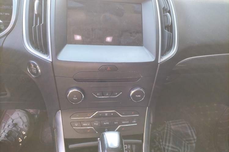 Used Ford Edge 2016 EcoBoost 245 Four-Wheel Drive Titanium Edition 7-Seater Audio And AC Panel