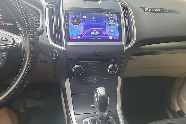 Used Ford Edge 2016 EcoBoost 245 Two-Wheel-Drive Titanium 5-Seater Audio And AC Panel