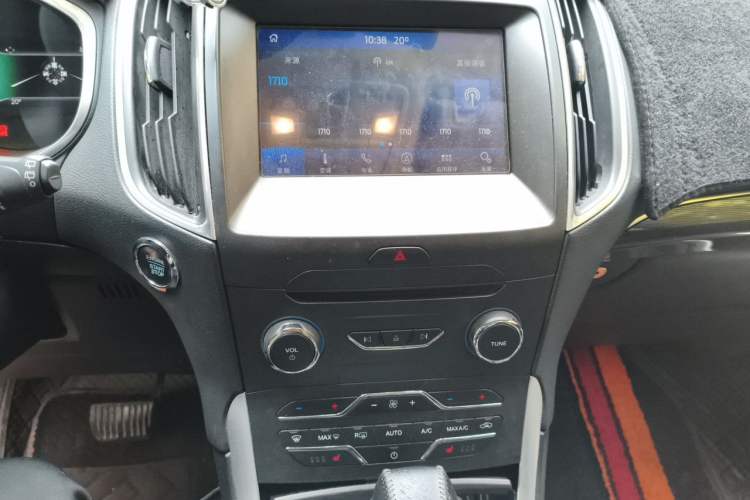 Used Ford Edge 2016 EcoBoost 245 Four-Wheel Drive Titanium Edition 7-Seater Audio And AC Panel