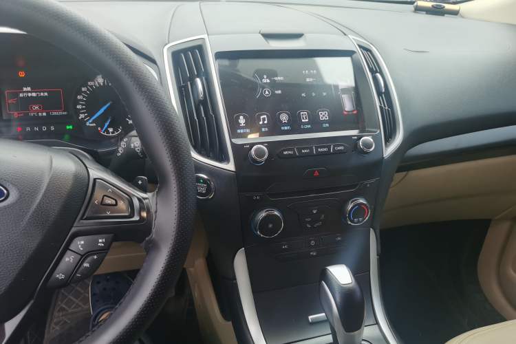 Used Ford Edge 2016 EcoBoost 245 Two-Wheel-Drive Titanium 5-Seater Audio And AC Panel