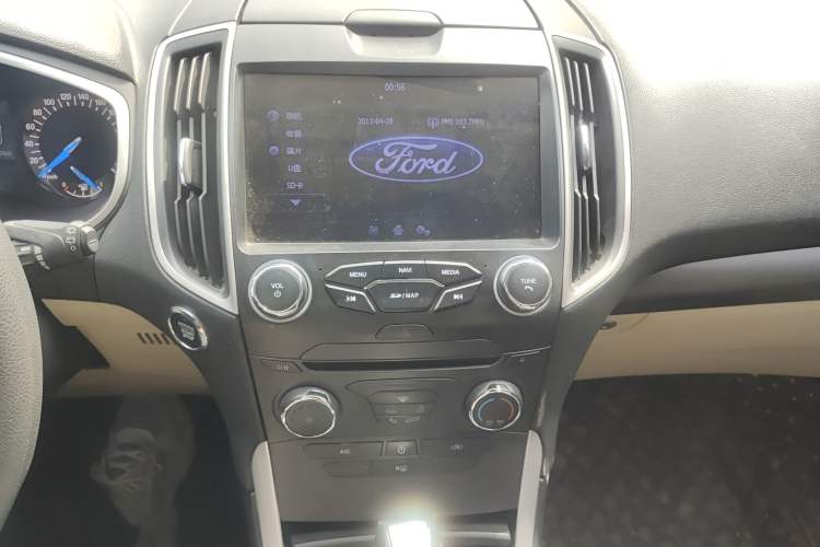 Used Ford Edge 2016 EcoBoost 245 Two-Wheel-Drive Titanium 5-Seater Audio And AC Panel