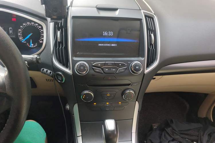 Used Ford Edge 2016 EcoBoost 245 Two-Wheel-Drive Titanium 5-Seater Audio And AC Panel