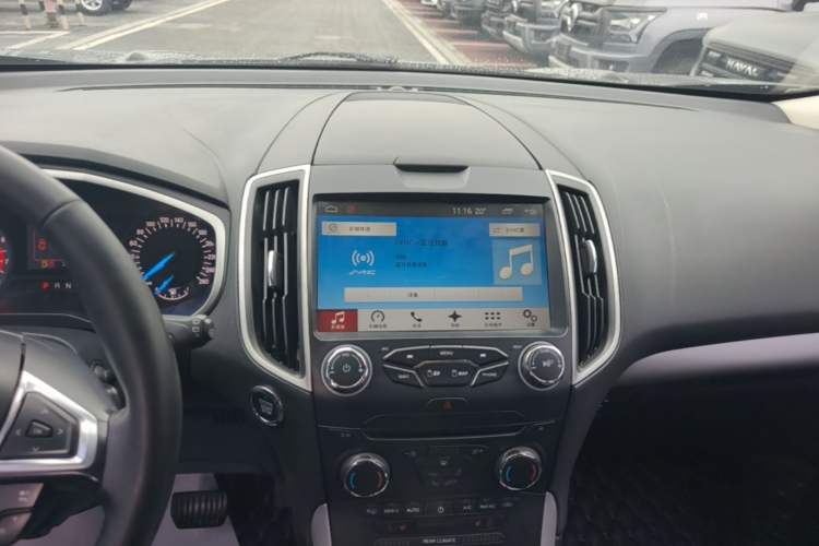 Used Ford Edge 2016 EcoBoost 245 Two-Wheel-Drive Platinum Edition 7-Seater Audio And AC Panel