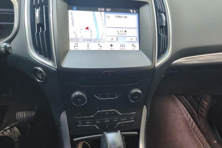 Used Ford Edge 2016 EcoBoost 245 Two-Wheel-Drive Titanium 7-Seater Audio And AC Panel