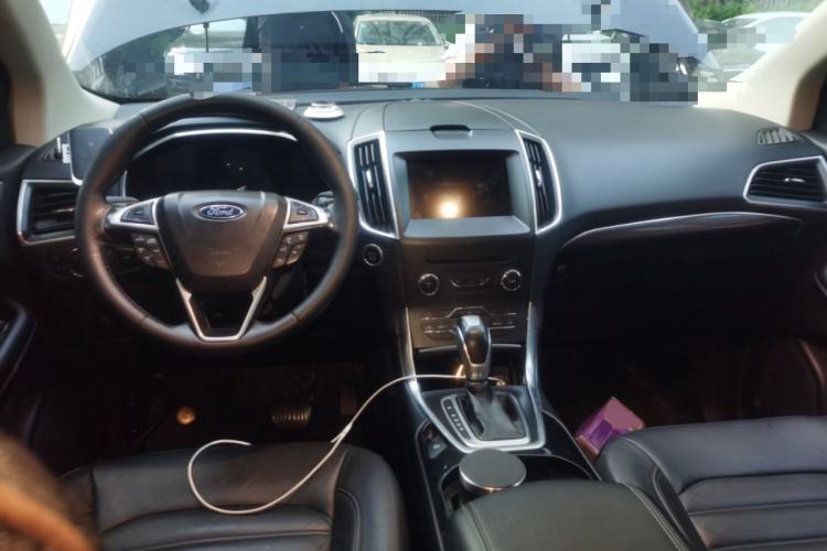 Used Ford Edge 2016 EcoBoost 245 Four-Wheel Drive Titanium Edition 7-Seater Center Console