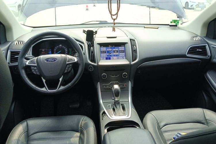 Used Ford Edge 2016 EcoBoost 245 Two-Wheel-Drive Titanium 7-Seater Center Console