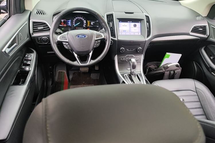 Used Ford Edge 2016 EcoBoost 245 Two-Wheel-Drive Titanium 7-Seater Center Console