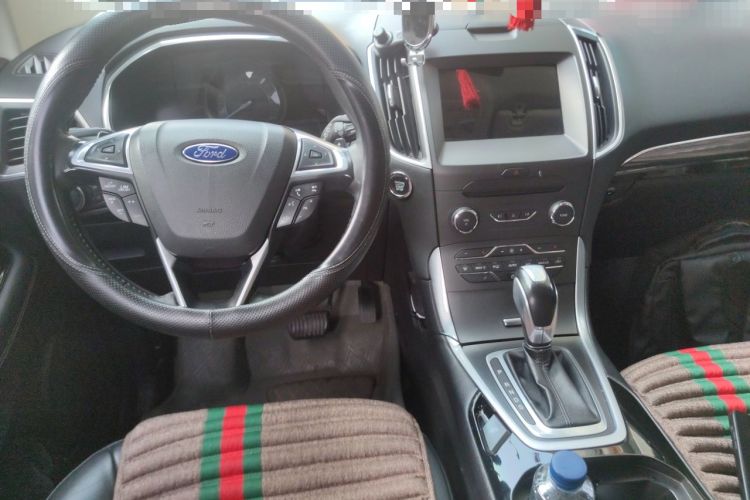Used Ford Edge 2016 EcoBoost 245 Two-Wheel-Drive Titanium 7-Seater Center Console