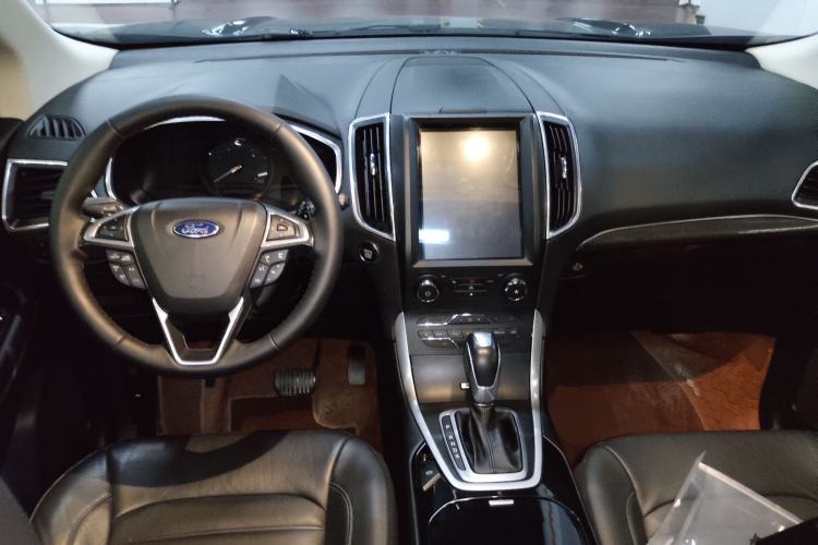 Used Ford Edge 2016 EcoBoost 245 Four-Wheel Drive Titanium Edition 7-Seater Center Console