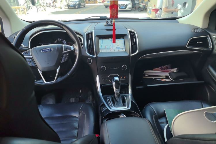 Used Ford Edge 2016 EcoBoost 245 Four-Wheel Drive Titanium Edition 7-Seater Center Console