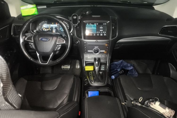 Used Ford Edge 2016 EcoBoost 245 Four-Wheel Drive Titanium 7-Seater Center Console