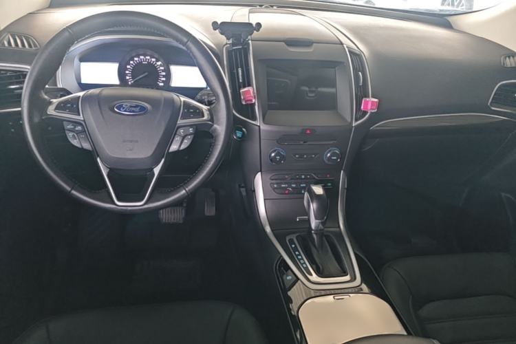 Used Ford Edge 2016 EcoBoost 245 Two-Wheel-Drive Titanium 7-Seater Center Console