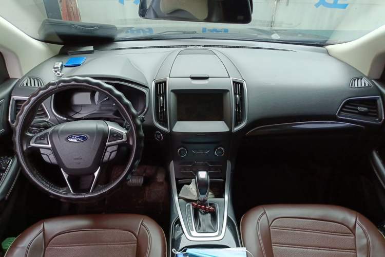Used Ford Edge 2016 EcoBoost 245 Four-Wheel Drive Titanium Edition 7-Seater Center Console