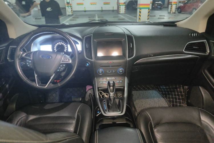 Used Ford Edge 2016 EcoBoost 245 Two-Wheel-Drive Titanium 7-Seater Center Console