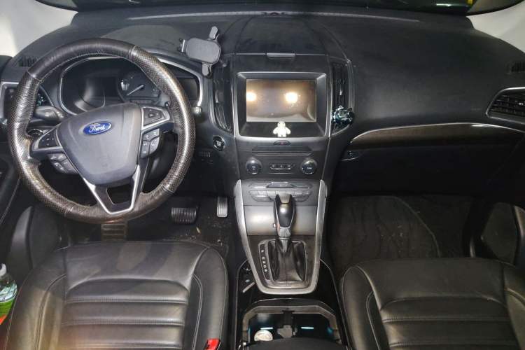 Used Ford Edge 2016 EcoBoost 245 Four-Wheel Drive Titanium Edition 7-Seater Center Console