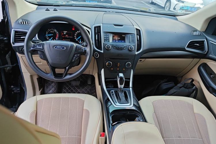 Used Ford Edge 2016 EcoBoost 245 Two-Wheel-Drive Titanium 5-Seater Center Console