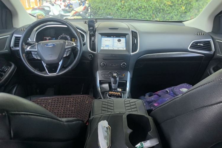 Used Ford Edge 2016 EcoBoost 245 Two-Wheel-Drive Titanium 7-Seater Center Console