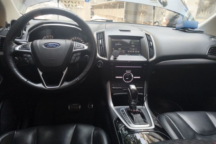 Used Ford Edge 2016 EcoBoost 245 Four-Wheel Drive Titanium 7-Seater Center Console