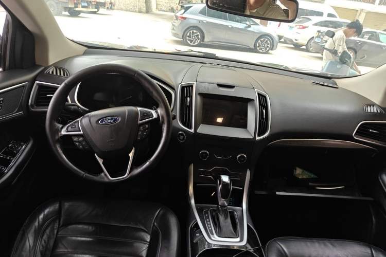 Used Ford Edge 2016 EcoBoost 245 Two-Wheel-Drive Titanium 7-Seater Center Console