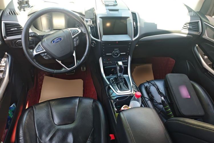Used Ford Edge 2016 EcoBoost 245 Four-Wheel Drive Titanium 7-Seater Center Console