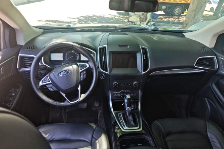 Used Ford Edge 2016 EcoBoost 245 Four-Wheel Drive Titanium Edition 7-Seater Center Console