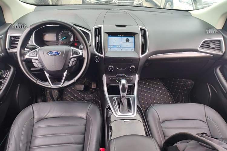 Used Ford Edge 2016 EcoBoost 245 Two-Wheel-Drive Titanium 7-Seater Center Console