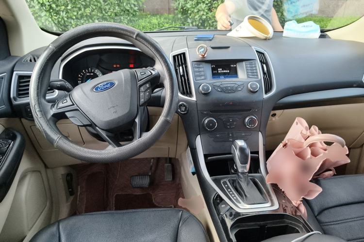 Used Ford Edge 2016 EcoBoost 245 Two-Wheel-Drive Titanium 5-Seater Center Console