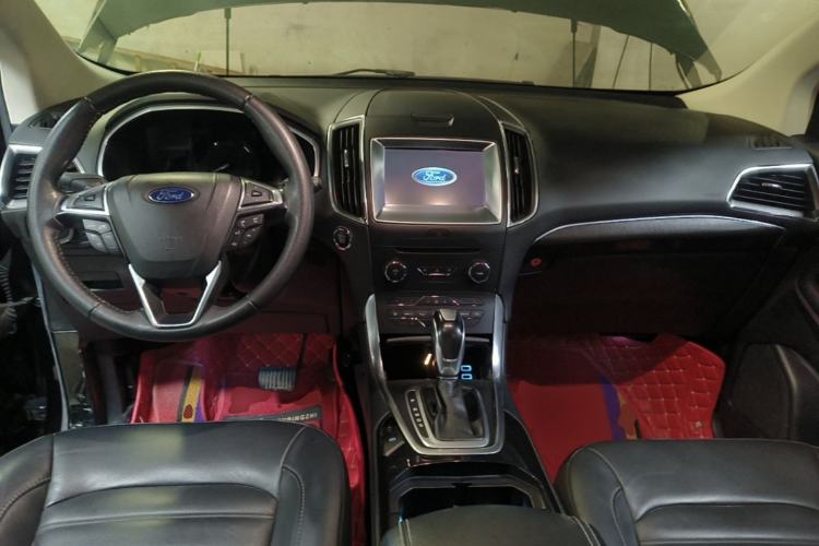 Used Ford Edge 2016 EcoBoost 245 Two-Wheel-Drive Titanium 7-Seater Center Console