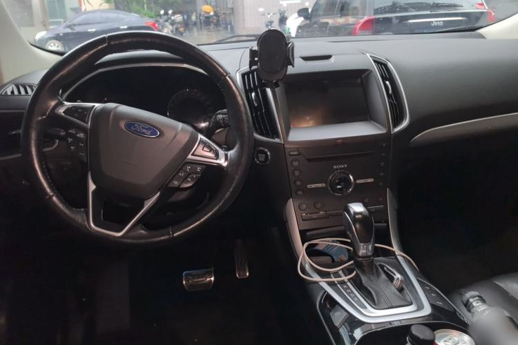 Used Ford Edge 2016 EcoBoost 245 Four-Wheel Drive Titanium 7-Seater Center Console