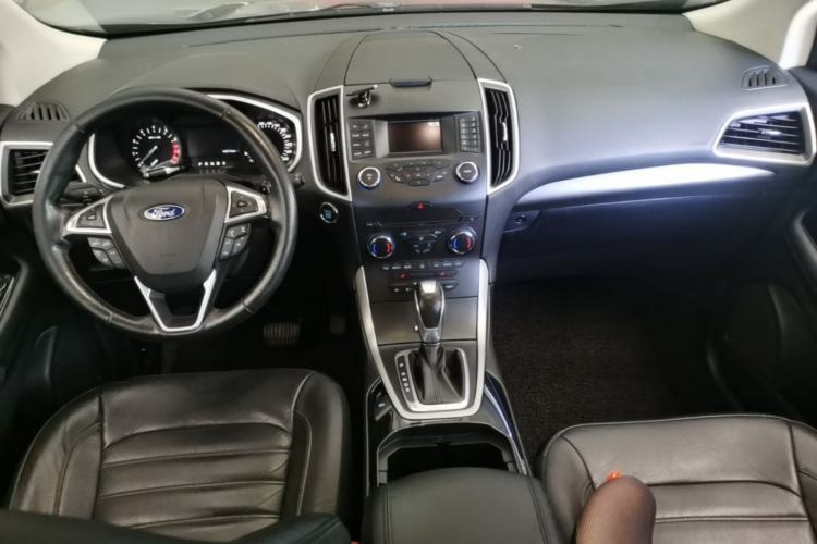 Used Ford Edge 2016 EcoBoost 245 Two-Wheel-Drive Platinum Edition 7-Seater Center Console