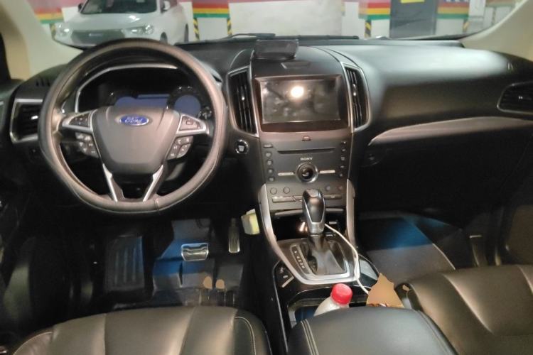 Used Ford Edge 2016 EcoBoost 245 Four-Wheel Drive Titanium 7-Seater Center Console