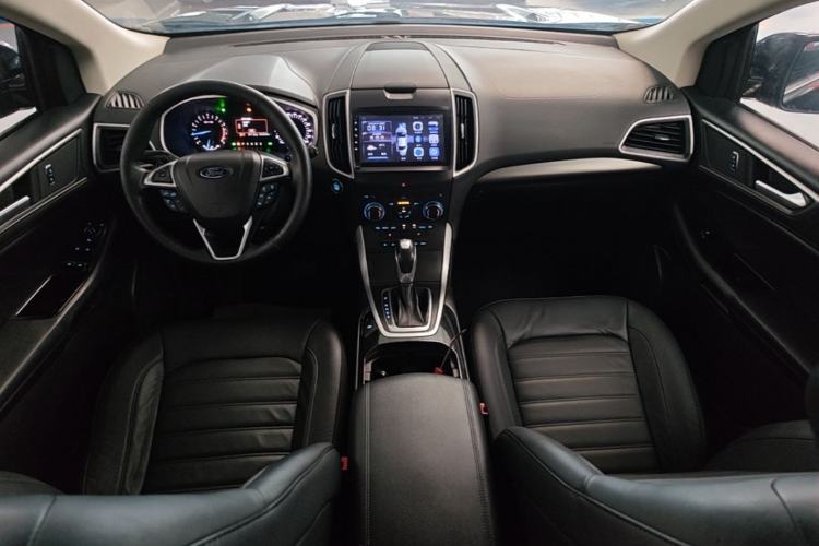 Used Ford Edge 2016 EcoBoost 245 Two-Wheel-Drive Platinum Edition 7-Seater Center Console