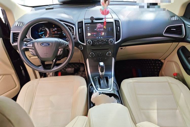 Used Ford Edge 2016 EcoBoost 245 Two-Wheel-Drive Titanium 5-Seater Center Console