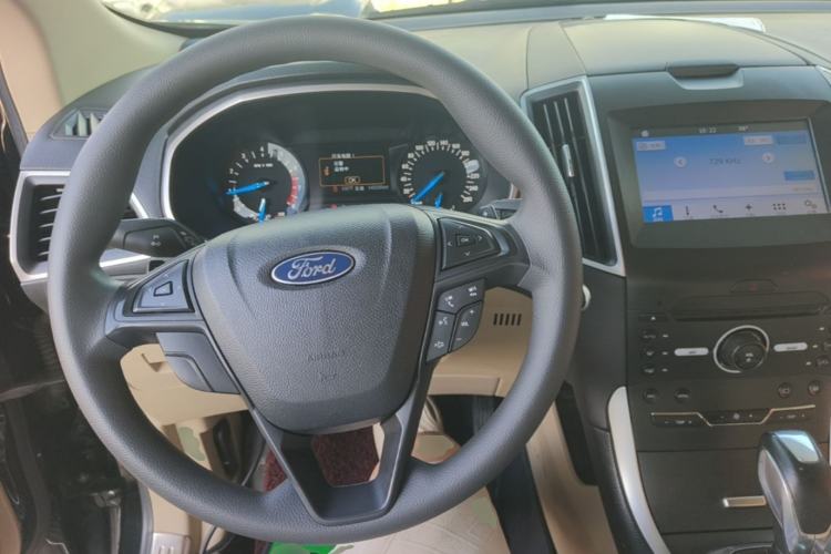Used Ford Edge 2016 EcoBoost 245 Two-Wheel-Drive Titanium 5-Seater Center Console