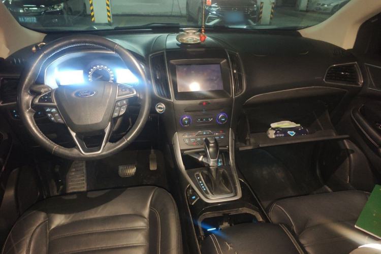 Used Ford Edge 2016 EcoBoost 245 Two-Wheel-Drive Titanium 7-Seater Center Console