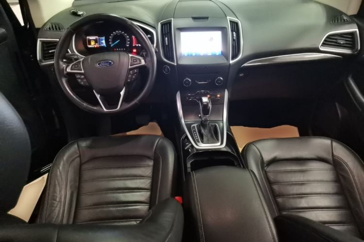 Used Ford Edge 2016 EcoBoost 245 Two-Wheel-Drive Titanium 7-Seater Center Console