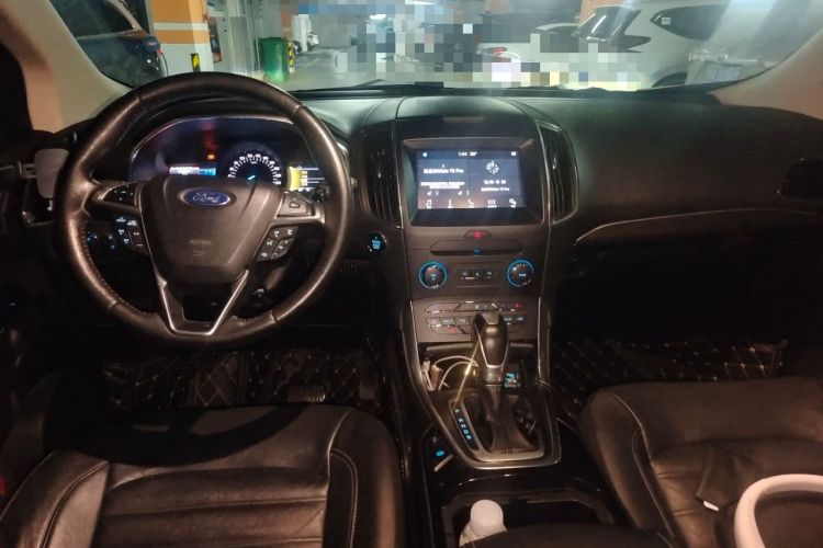 Used Ford Edge 2016 EcoBoost 245 Two-Wheel-Drive Titanium 7-Seater Center Console