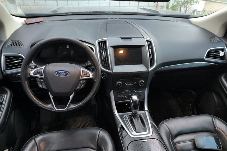 Used Ford Edge 2016 EcoBoost 245 Two-Wheel-Drive Titanium 7-Seater Center Console
