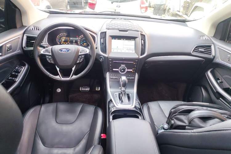 Used Ford Edge 2016 EcoBoost 245 Four-Wheel Drive Titanium 7-Seater Center Console