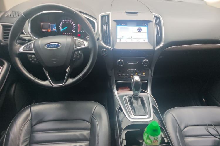 Used Ford Edge 2016 EcoBoost 245 Two-Wheel-Drive Titanium 7-Seater Center Console