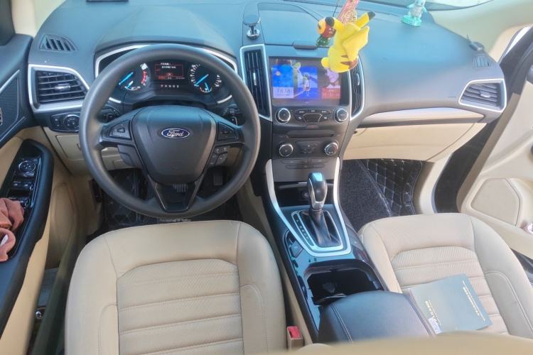 Used Ford Edge 2016 EcoBoost 245 Two-Wheel-Drive Titanium 5-Seater Center Console