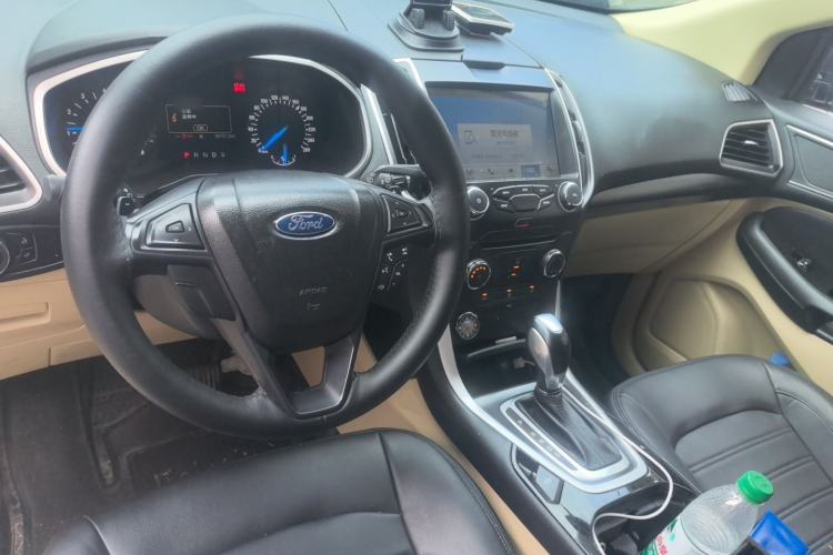 Used Ford Edge 2016 EcoBoost 245 Two-Wheel-Drive Titanium 5-Seater Center Console