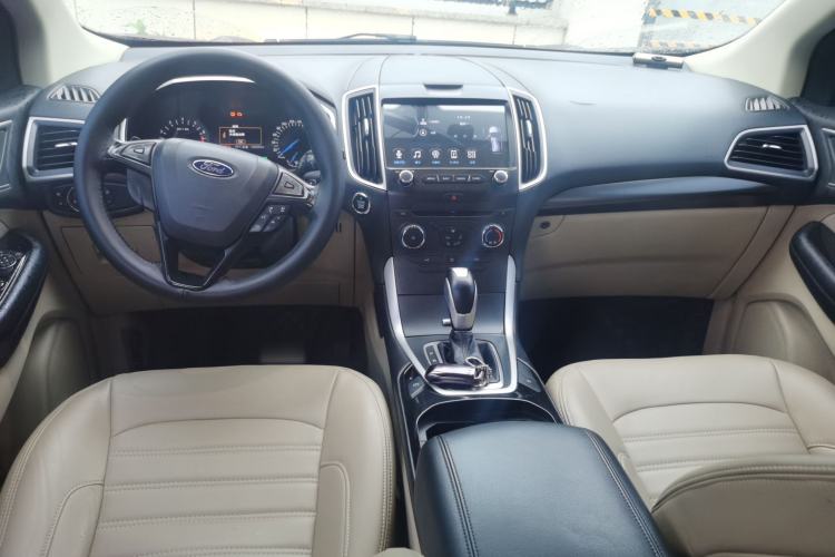 Used Ford Edge 2016 EcoBoost 245 Two-Wheel-Drive Titanium 5-Seater Center Console